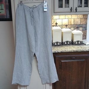 Ladies linen pants.            NWT